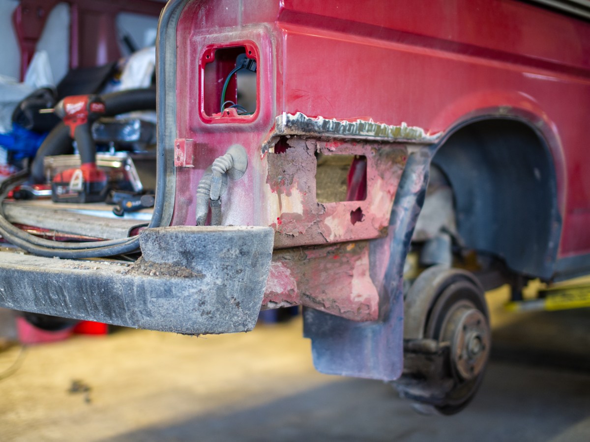 Ilmanvaihto venttiilien ja kylkisauman ruostevaurion korjaus