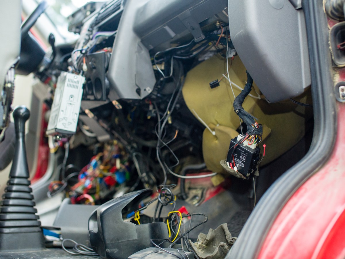 Cobra käynnistyksenesto laitteen poisto